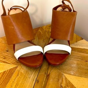 GIANNI BINI size 10M straps around the ankle caramel color with cream strap